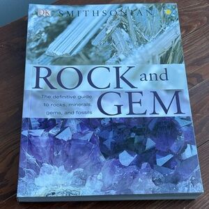 The Smithsonian Rock and Gem Crystals Guide Book